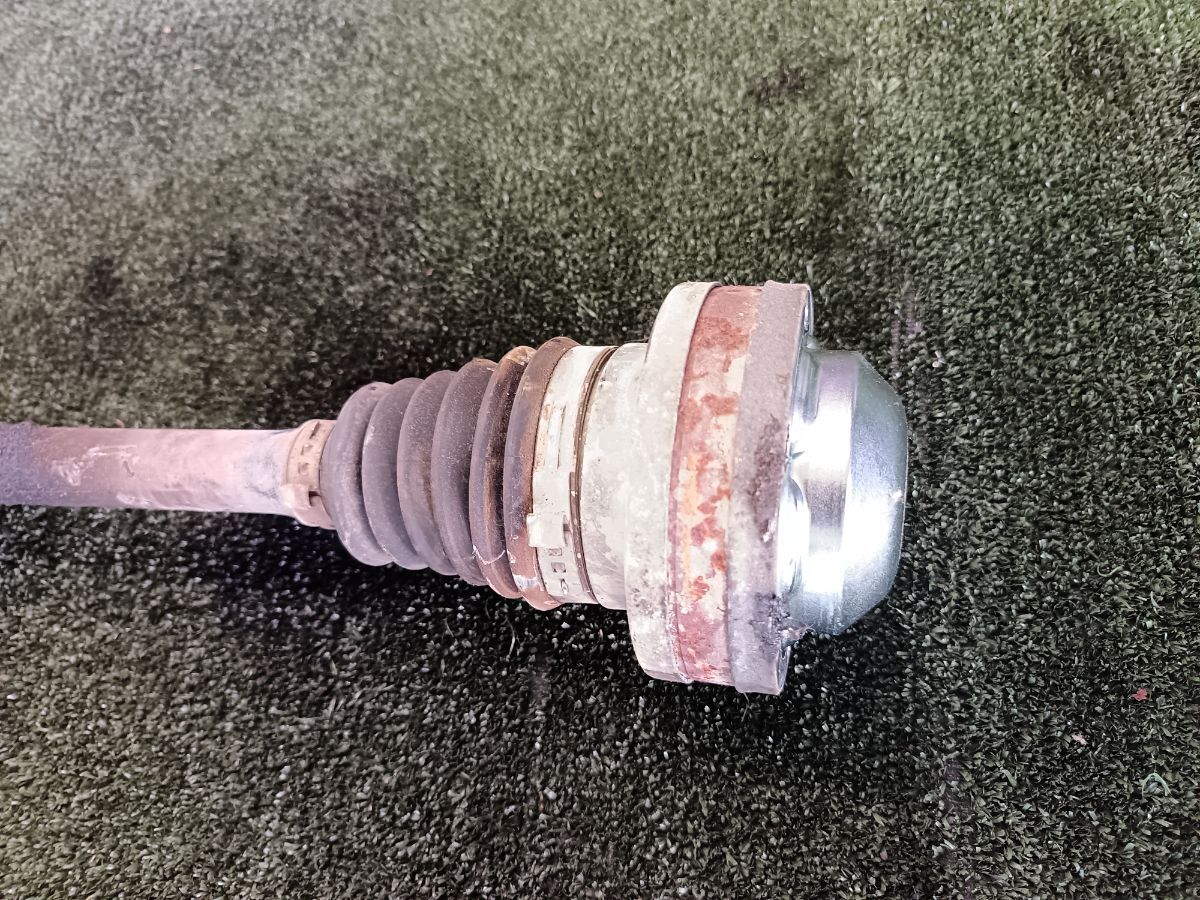 Полуось ПЛ Volkswagen Passat B6 (2005-2010) 1K0407271NP