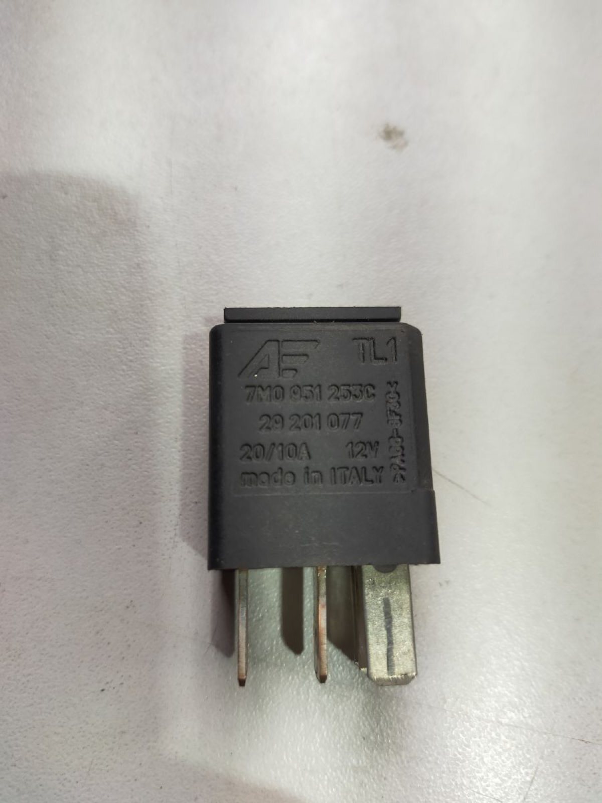 Реле 404. OE: ; Volkswagen Passat B6 (2005-2010) 7M0951253C
