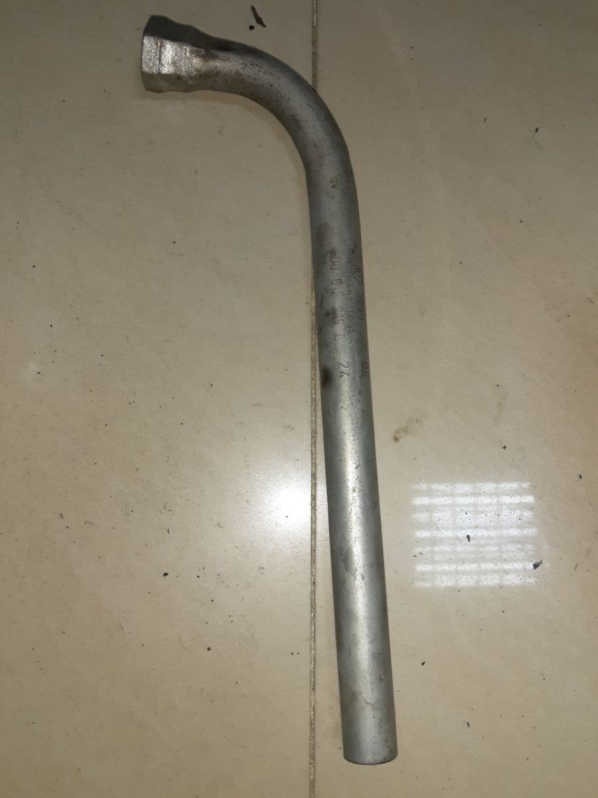 Балонный ключ Volkswagen Passat B7 (2010-2015) 4D0012219A