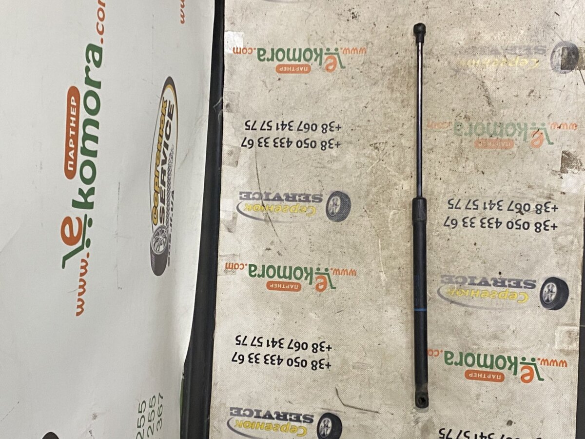 амортизатор капота газовий; амортизатор під капот; стійка капота; упор капота; амортизатор капота Volkswagen Polo IV (2002-2009) 6Q0823359C