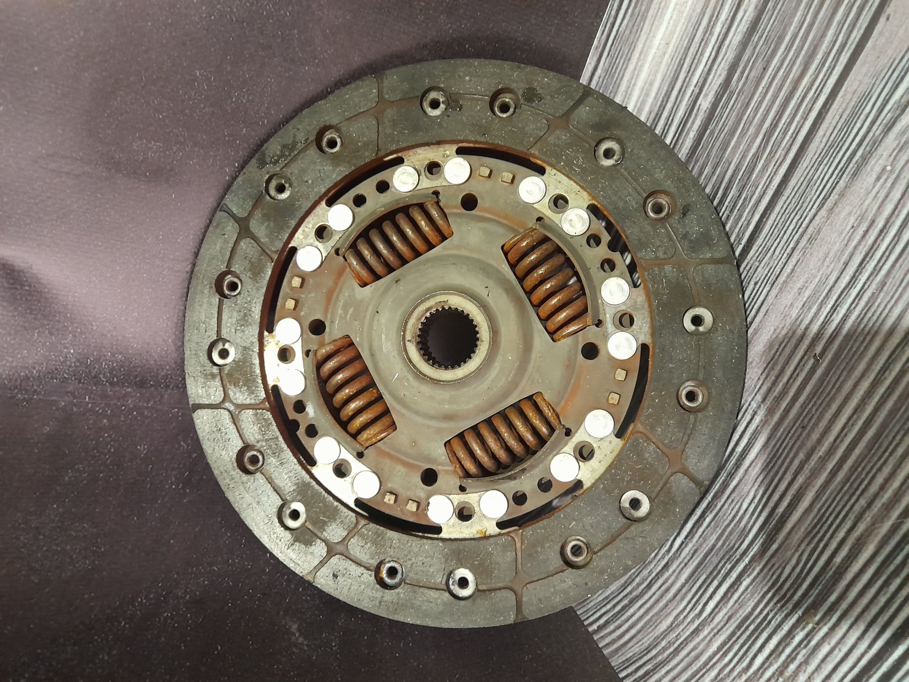 диск зчеплення ведений; зчеплення; диск зчеплення Skoda,Volkswagen Fabia I (1999-2007),Polo IV (2002-2009) 036141032N