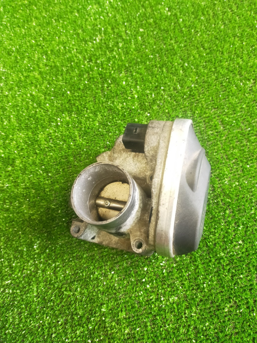 Дросельна заслонка Volkswagen Polo IV (2002-2009) 036133062N