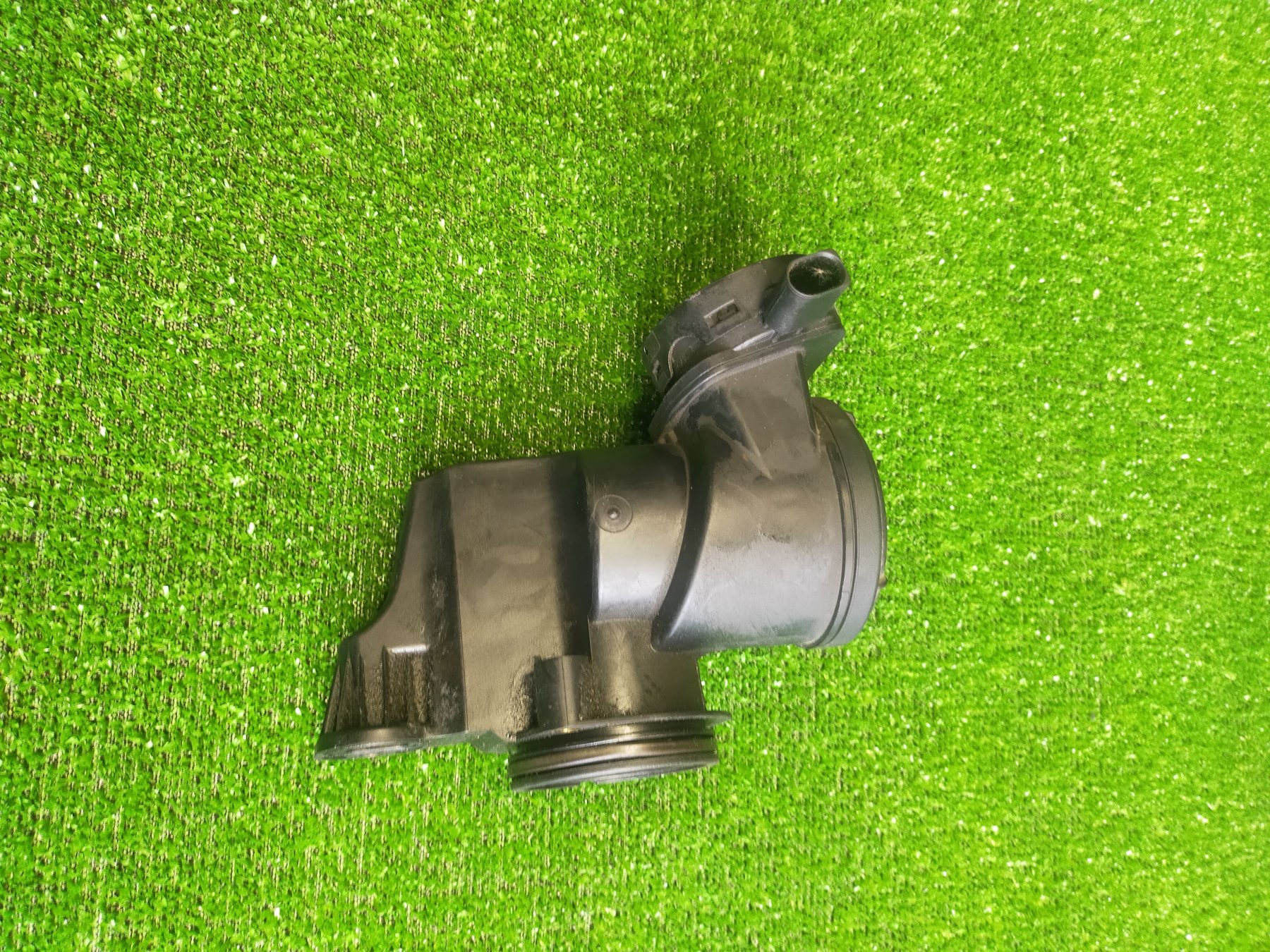 Клапан системи вентиляції картерних газів Volkswagen Polo IV (2002-2009) 036103464AD