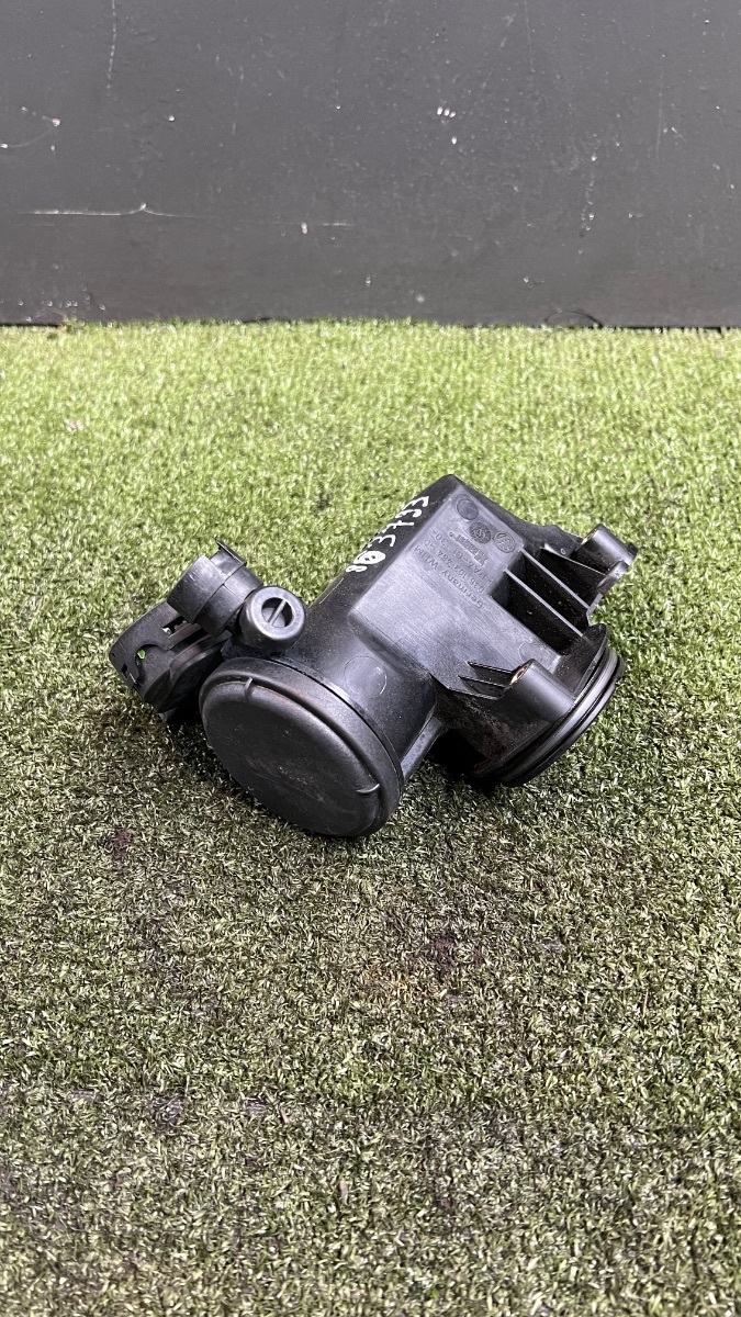 Клапан вентиляціїї картерних газів Volkswagen Polo IV (2002-2009) 036103464AD