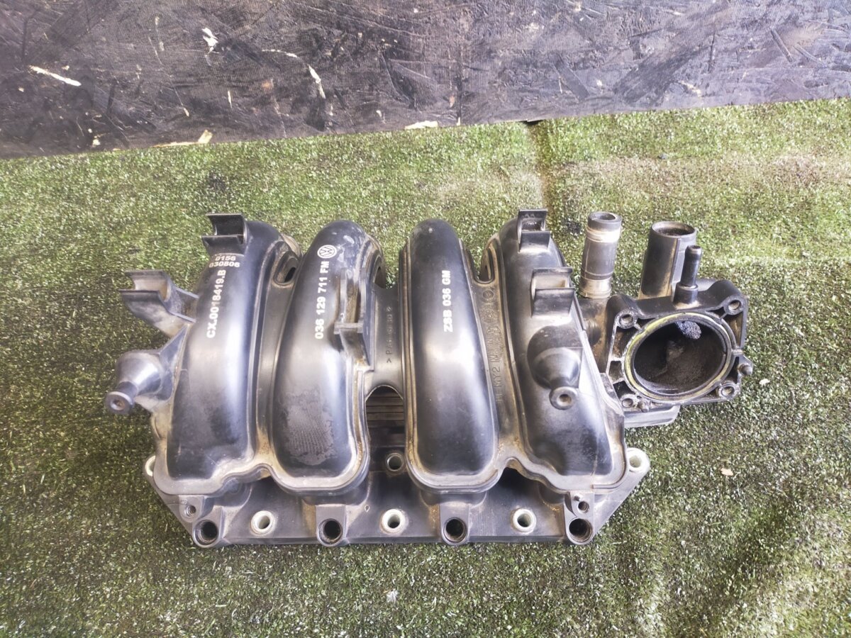 Колектор впускний Volkswagen Polo IV (2002-2009) 036129711FM