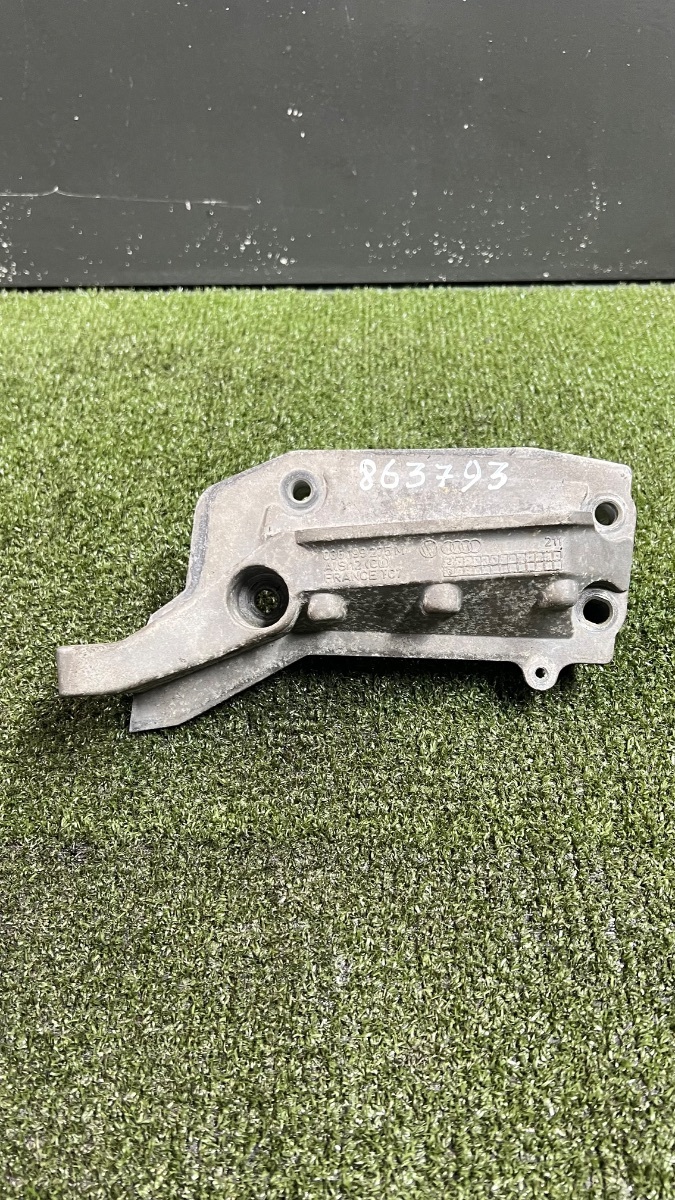 Кронштейн подушки двигуна правої Volkswagen Polo IV (2002-2009) 036199275M