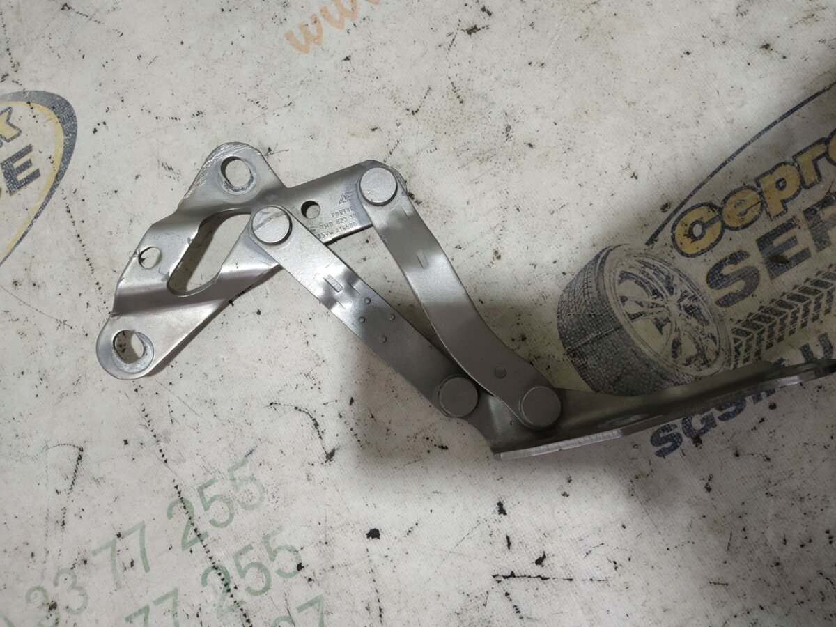 Петля капота права Volkswagen Sharan I (1995-2010) 7M0823302L