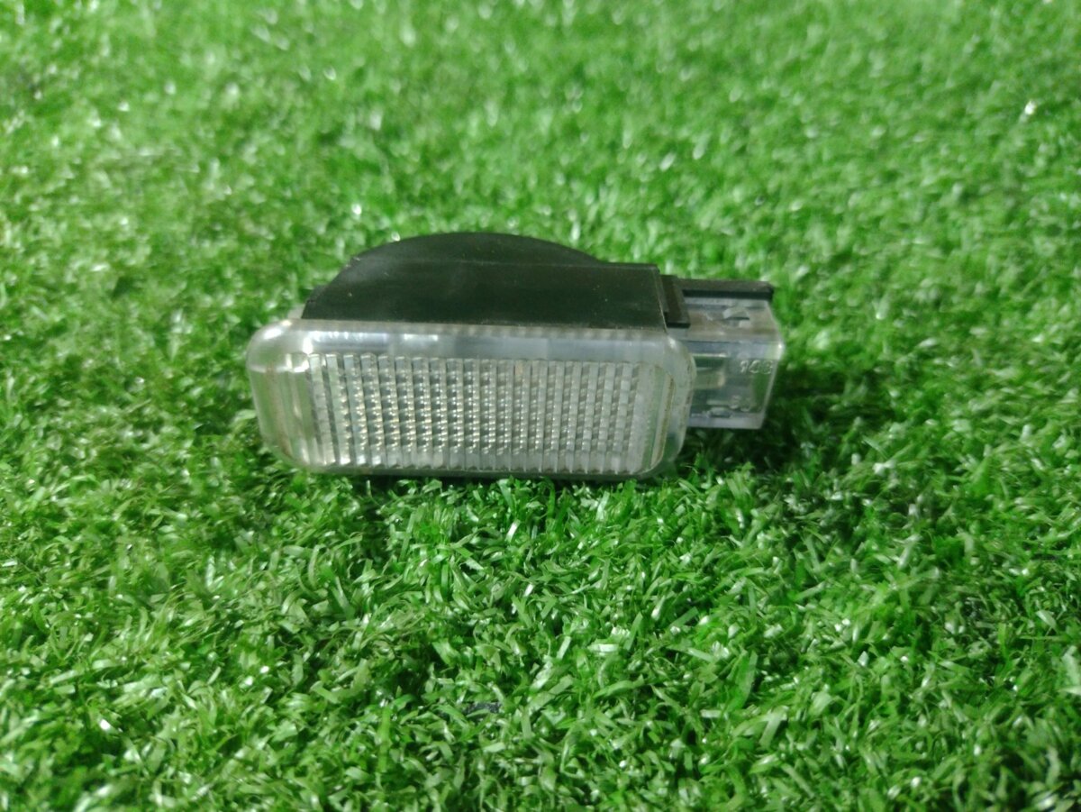 Плафон салону Volkswagen Sharan I (1995-2010) 4B0947415A