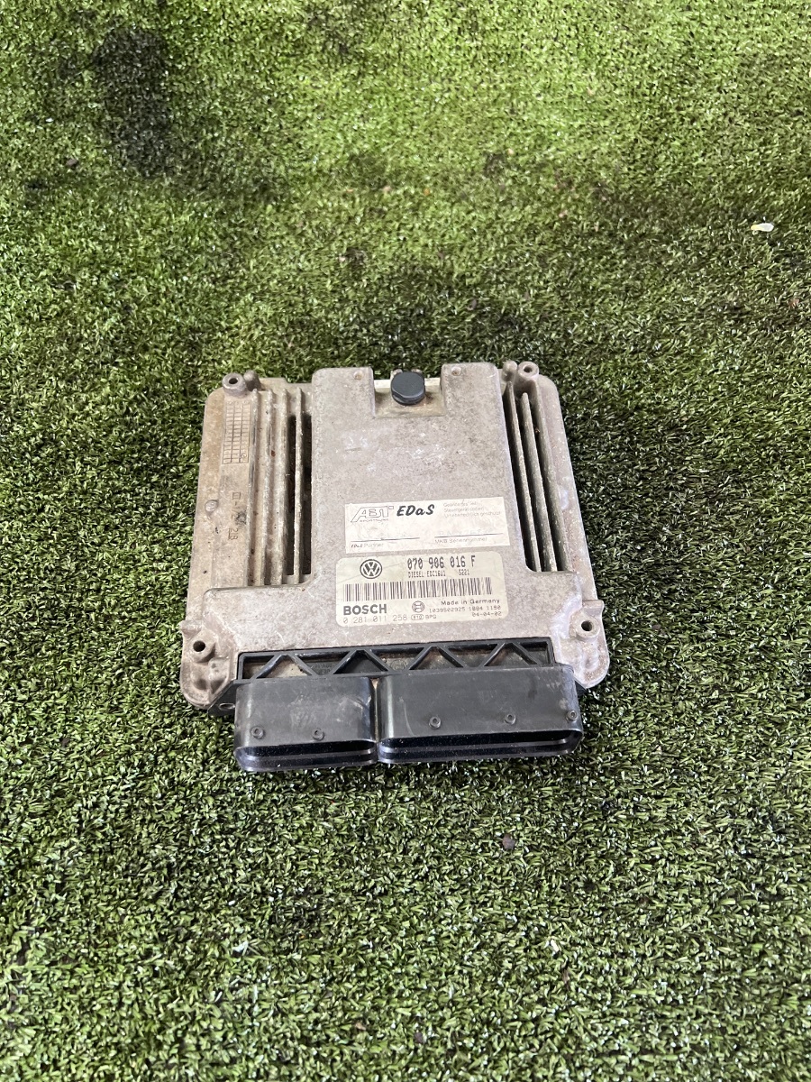 Блок керування двигуном 2.5tdi Volkswagen Touareg I (2002-2010) 070906016F