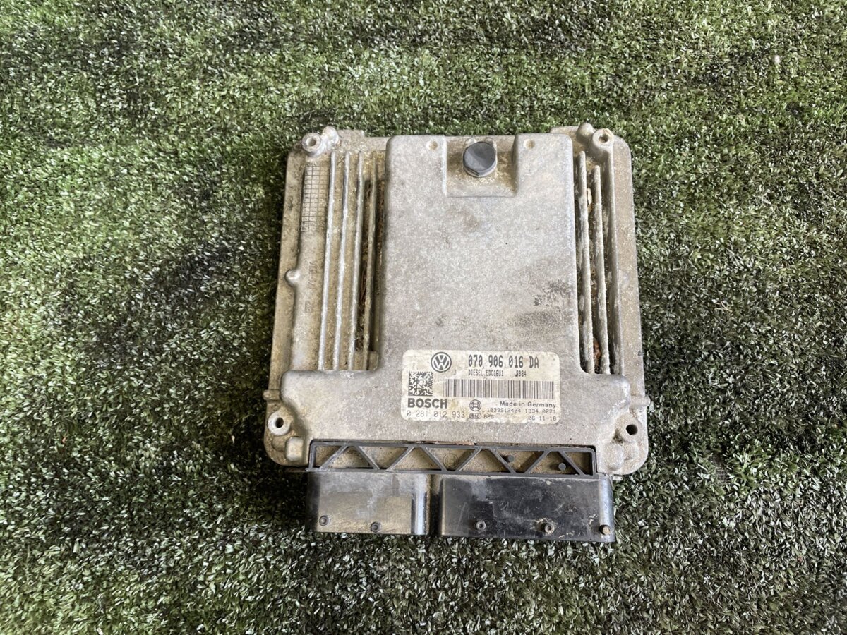 Блок  управління двигуном Volkswagen Touareg I (2002-2010) 070906016DA