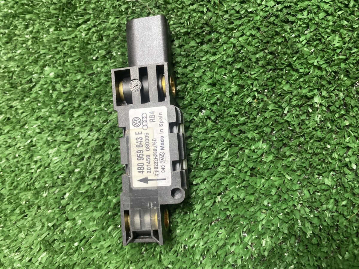 Датчик airbag задній Volkswagen Touareg I (2002-2010) 4B0959643E