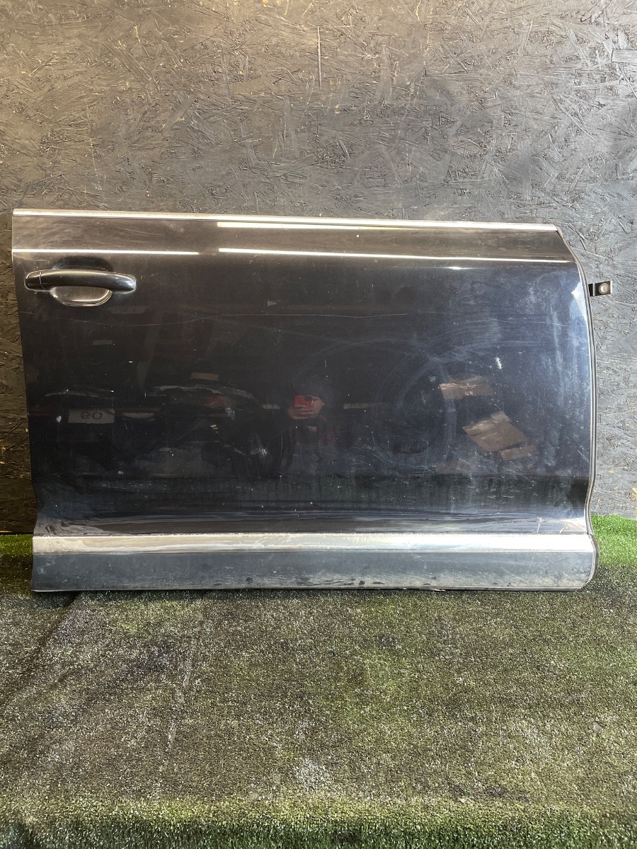Двері праві передні Volkswagen Touareg I (2002-2010) 7L0831056L