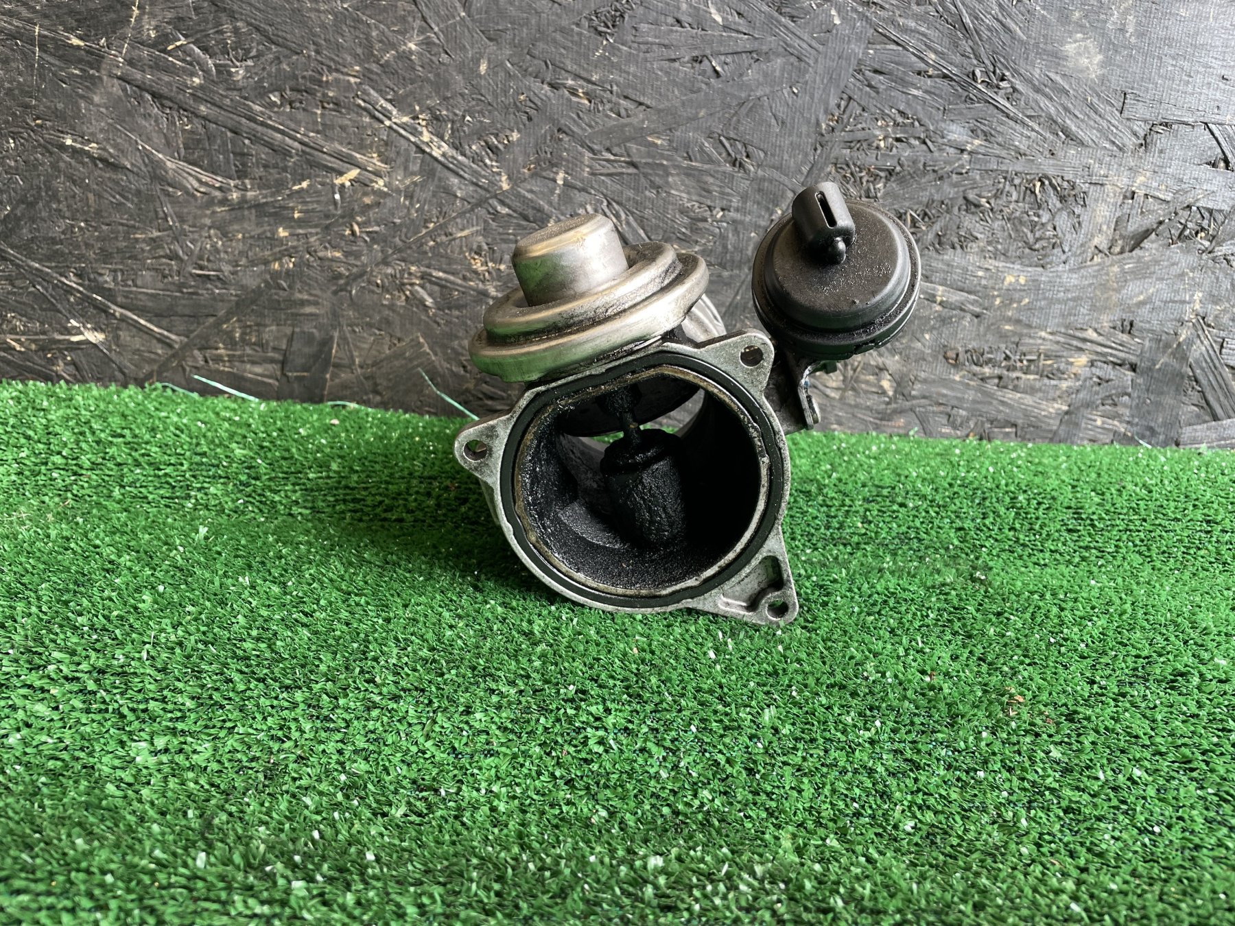 Клапан egr рециркуляції газів Volkswagen Touareg I (2002-2010) 070128073