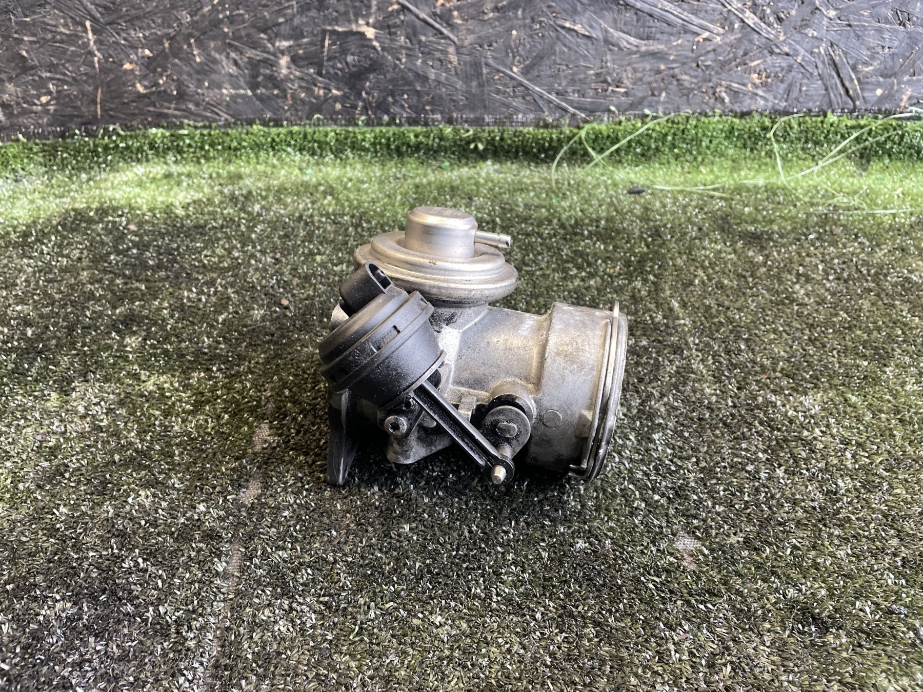 Клапан egr Volkswagen Touareg I (2002-2010) 070128070C