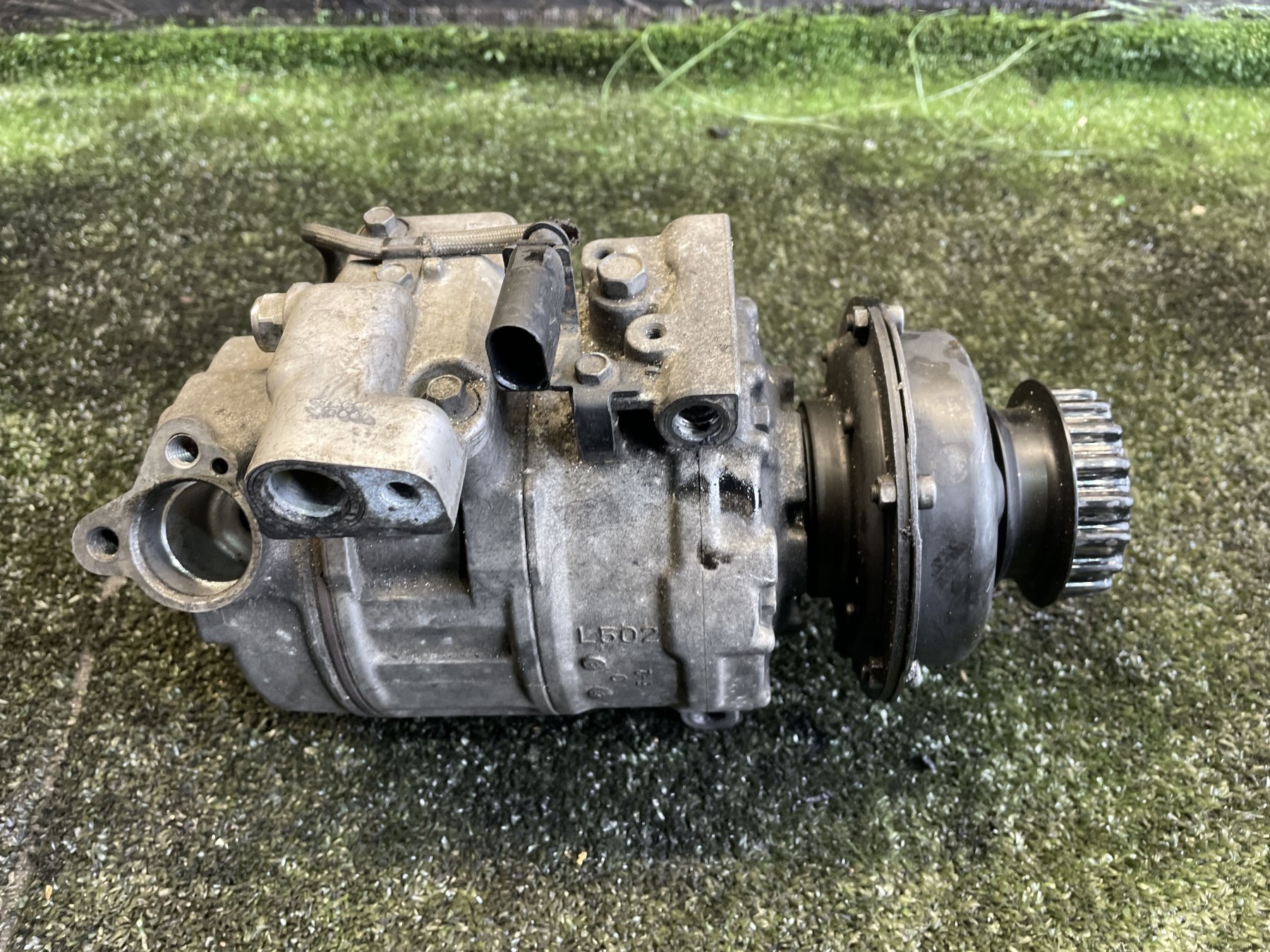 Компресор кондиціонера Volkswagen Touareg I (2002-2010) 7H0820805C