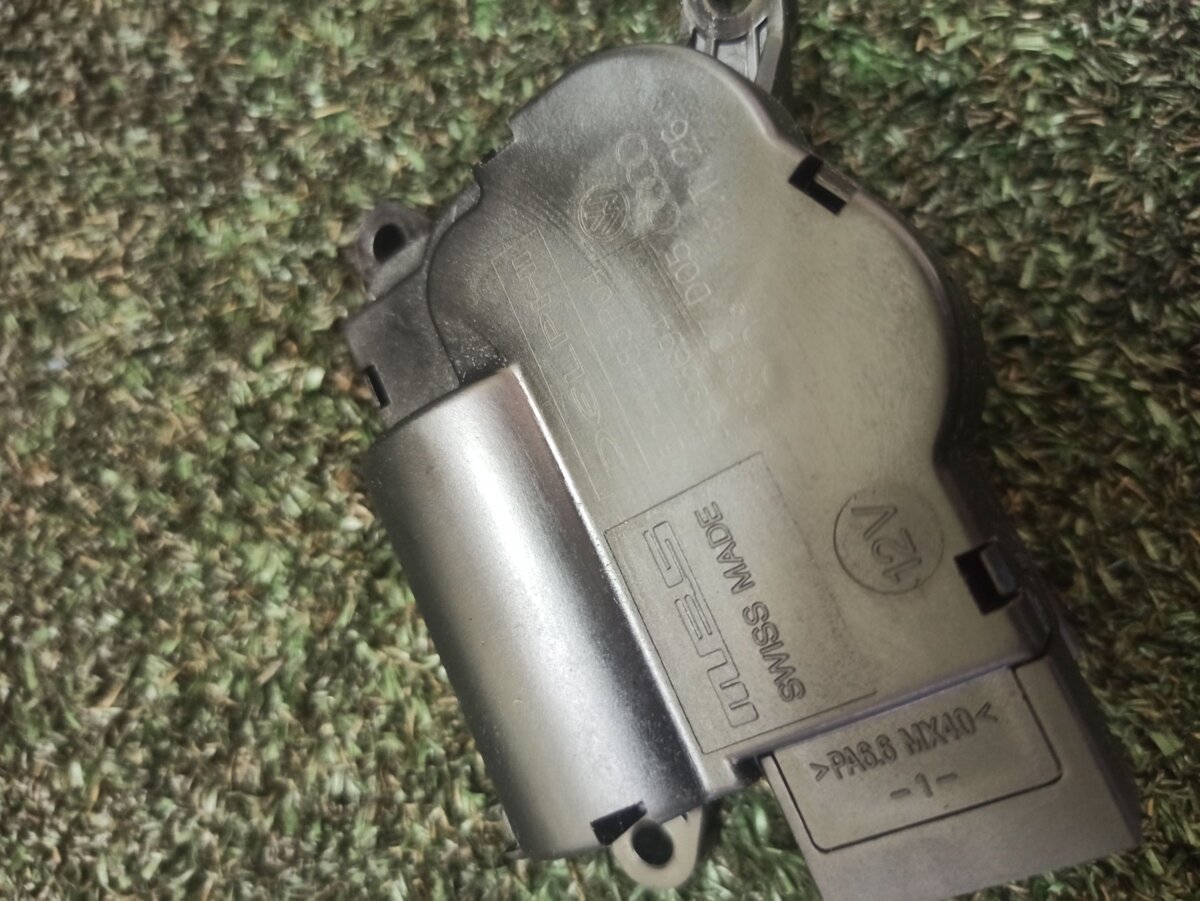 Моторчик заслонок пічки Volkswagen Touareg I (2002-2010) 52411483R04