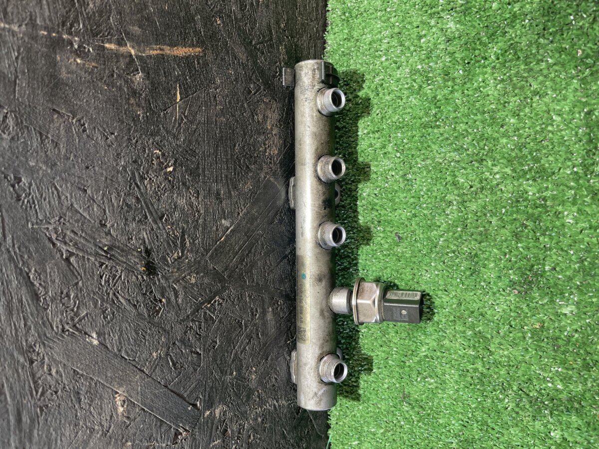 Паливна рейка ліва Volkswagen Touareg I (2002-2010) 059130089AB