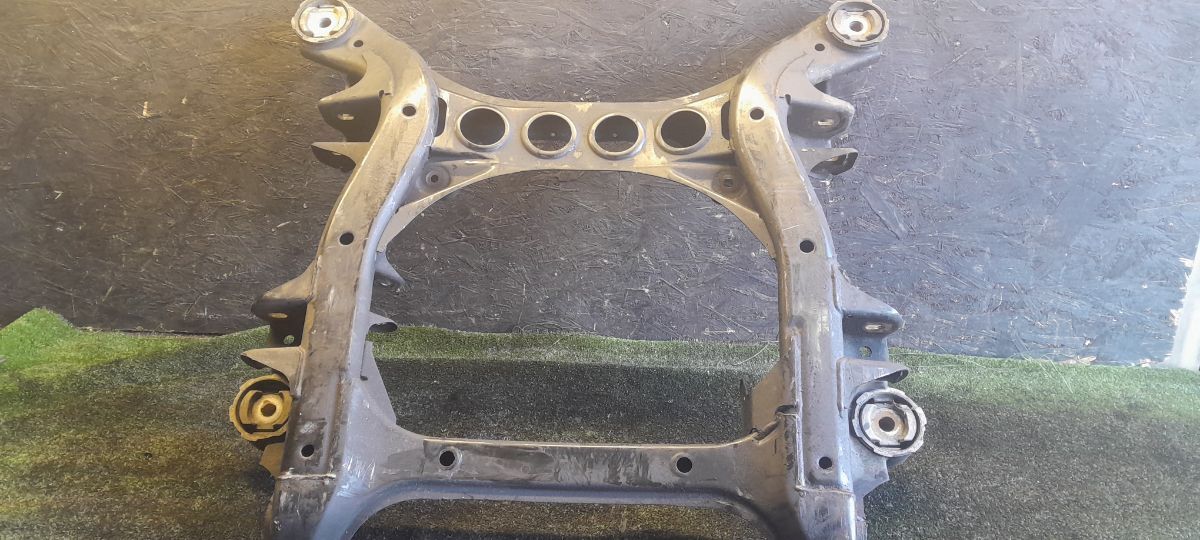 Передній підрамник  2.5 bpe Volkswagen Touareg I (2002-2010) 7L0499030T