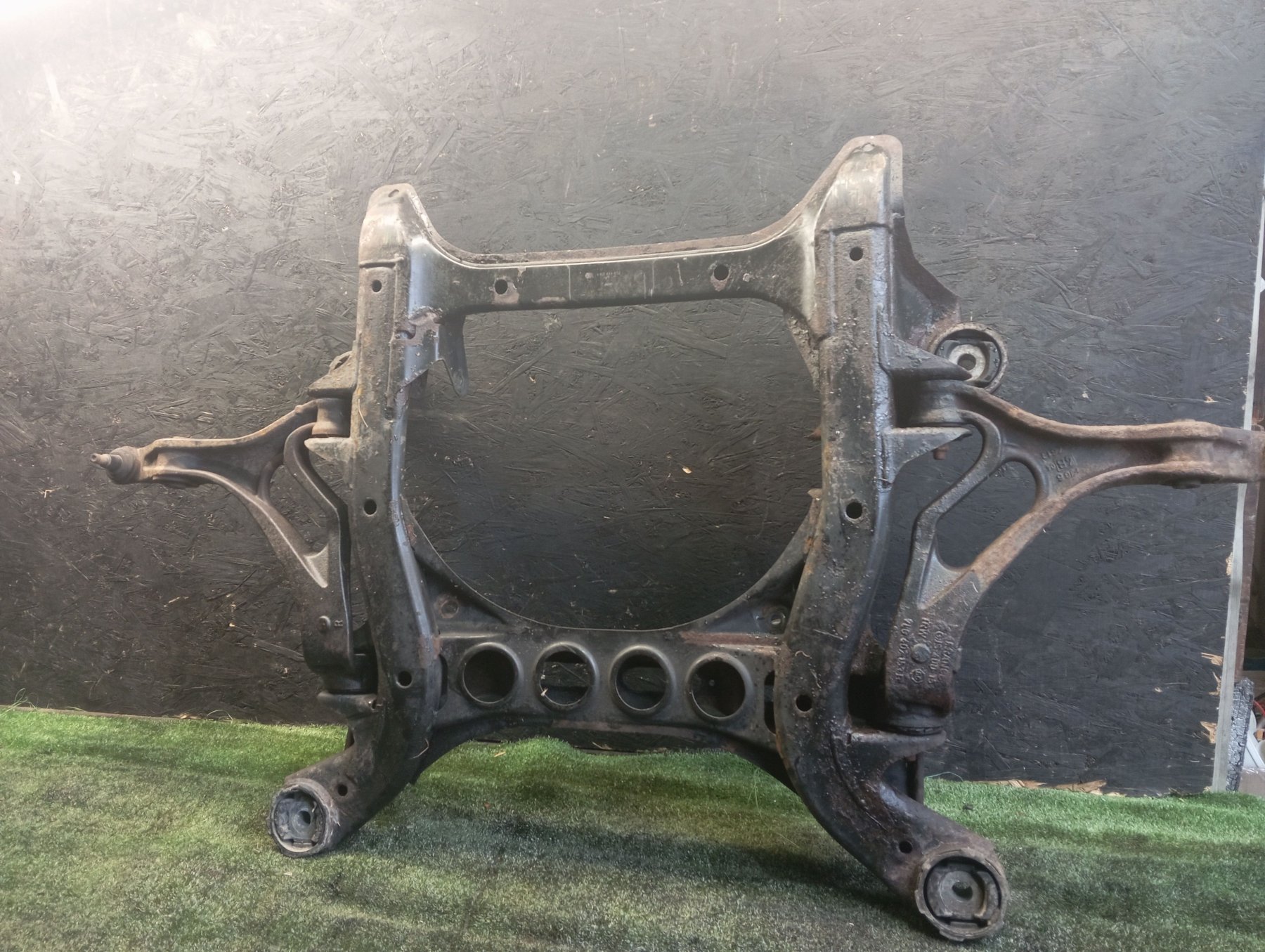 Підрамник передній з ричагами Volkswagen Touareg I (2002-2010) 7L0499030H