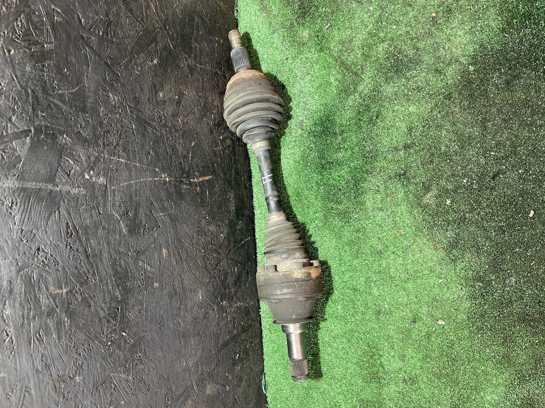 Полуось права Volkswagen Touareg I (2002-2010) 7L0407271E