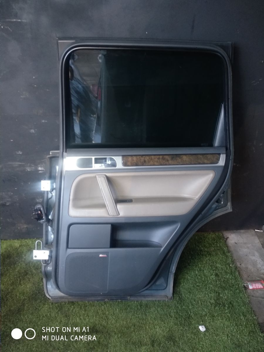 Права задня дверка Volkswagen Touareg I (2002-2010) 7L0833056M