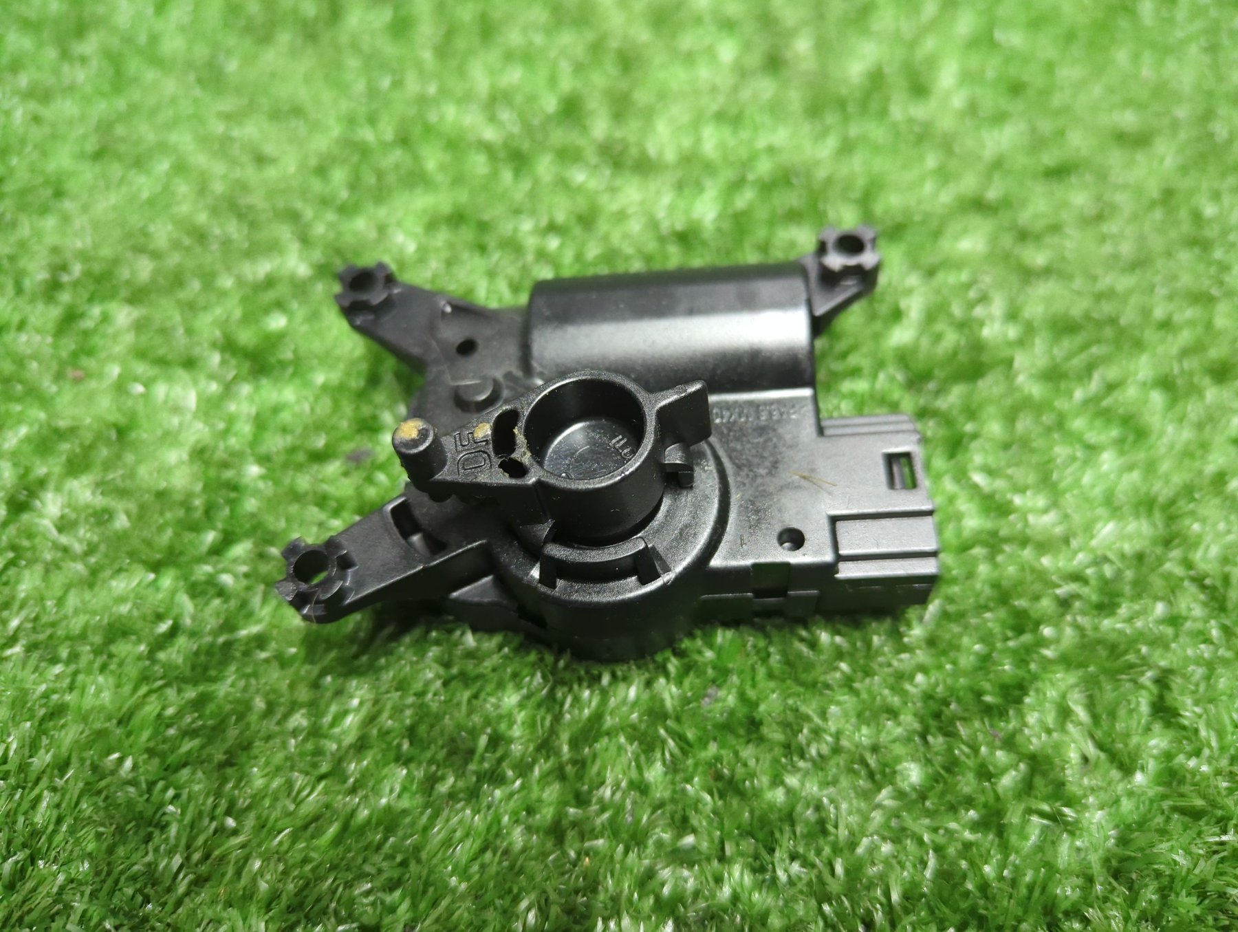 Привід заслонки пічки Volkswagen Touareg I (2002-2010) 52411483R04