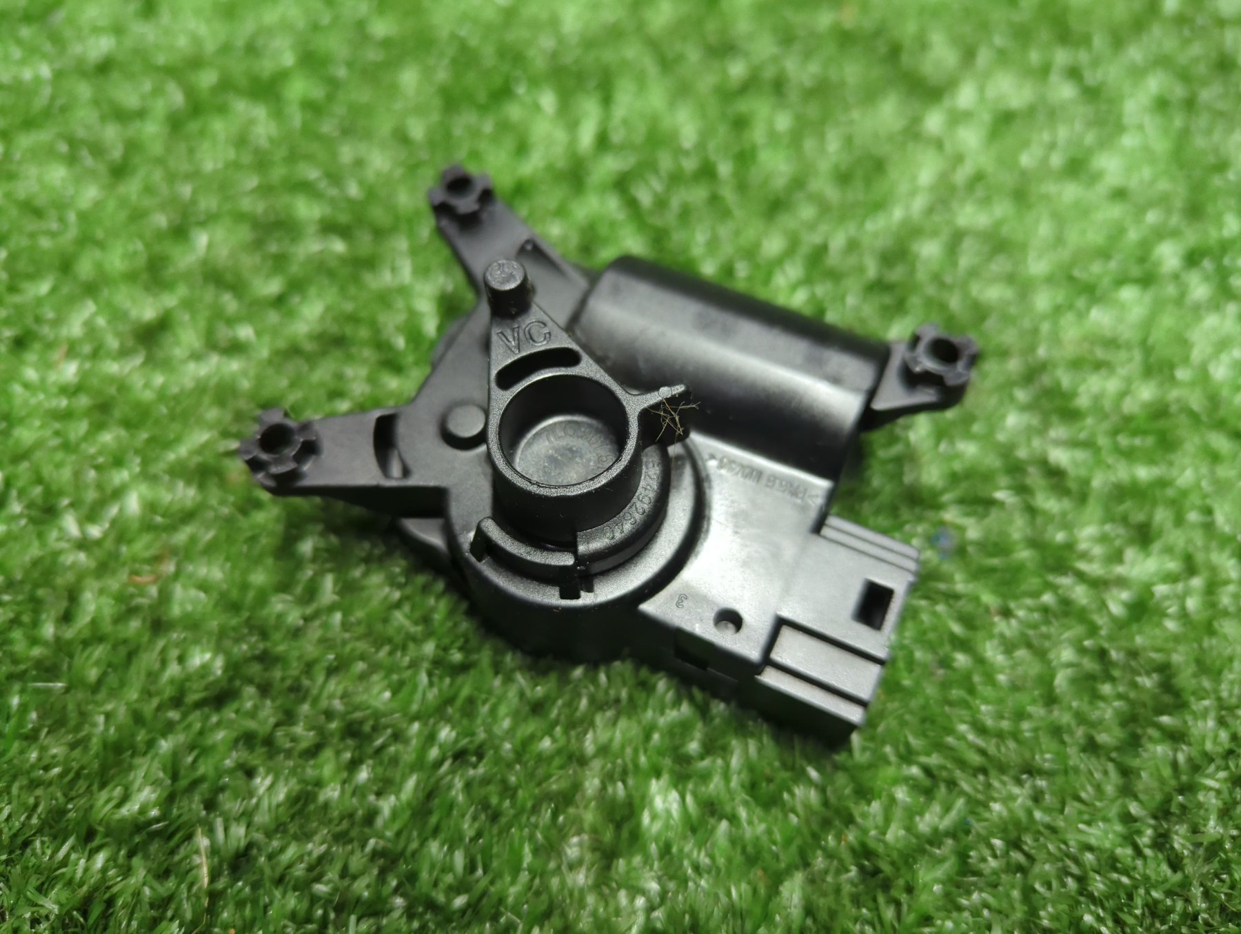 Привід заслонки пічки Volkswagen Touareg I (2002-2010) 52411483R04