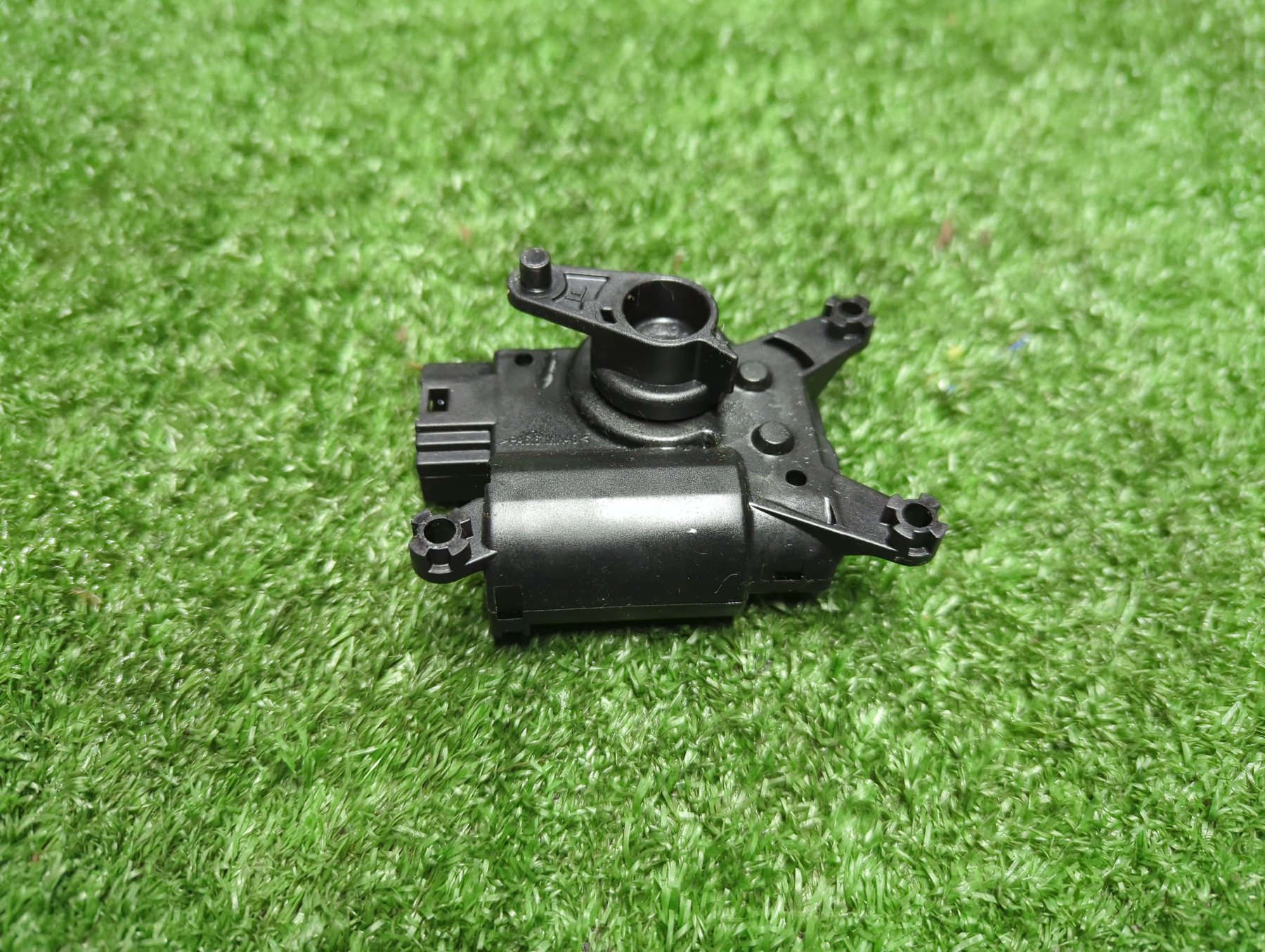 Привід заслонки пічки Volkswagen Touareg I (2002-2010) 52411483R04