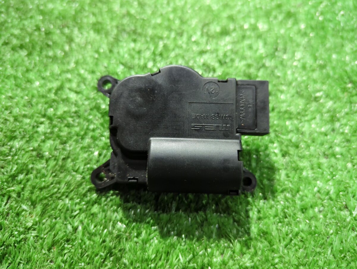 Привід заслонки пічки Volkswagen Touareg I (2002-2010) 52411483R04