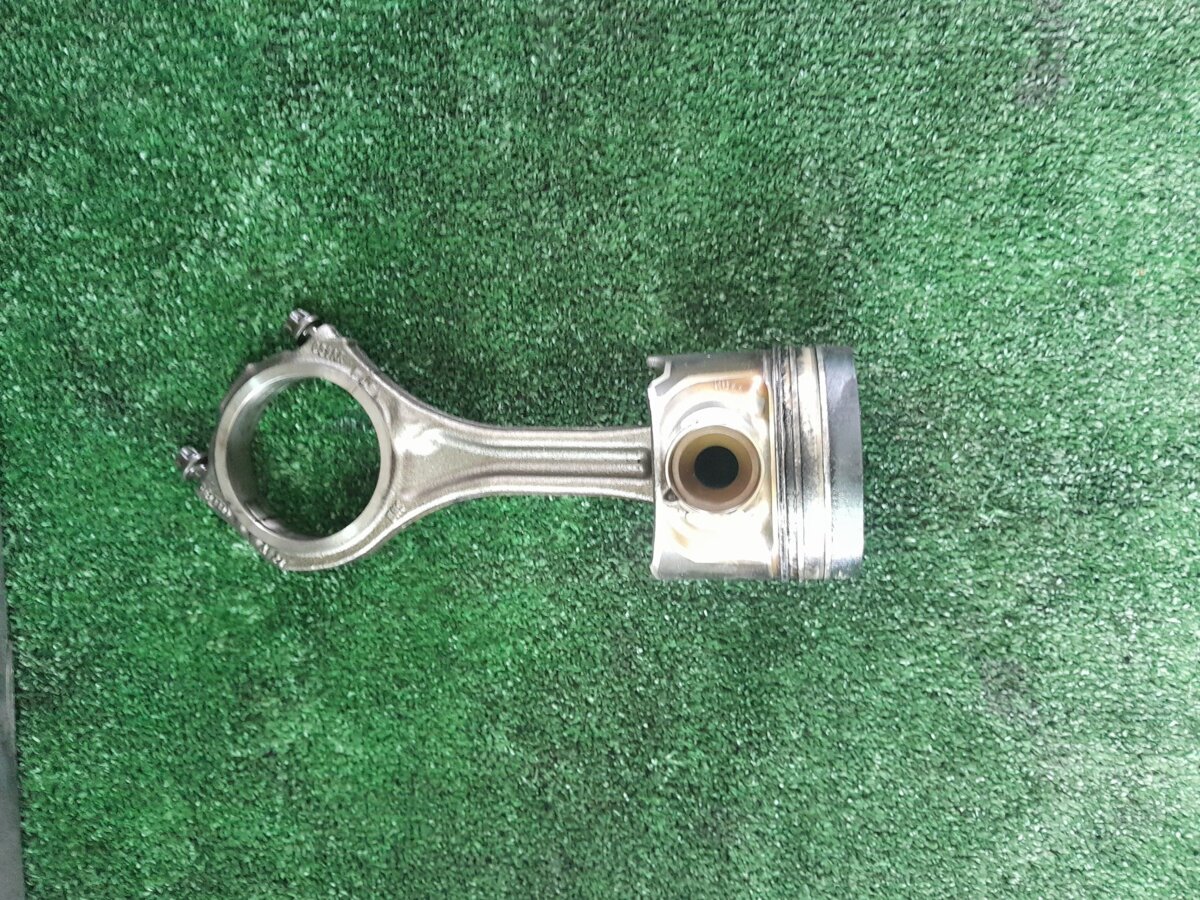 Шатун поршня двигуна 3.0 tdi Volkswagen Touareg I (2002-2010) 059198401D