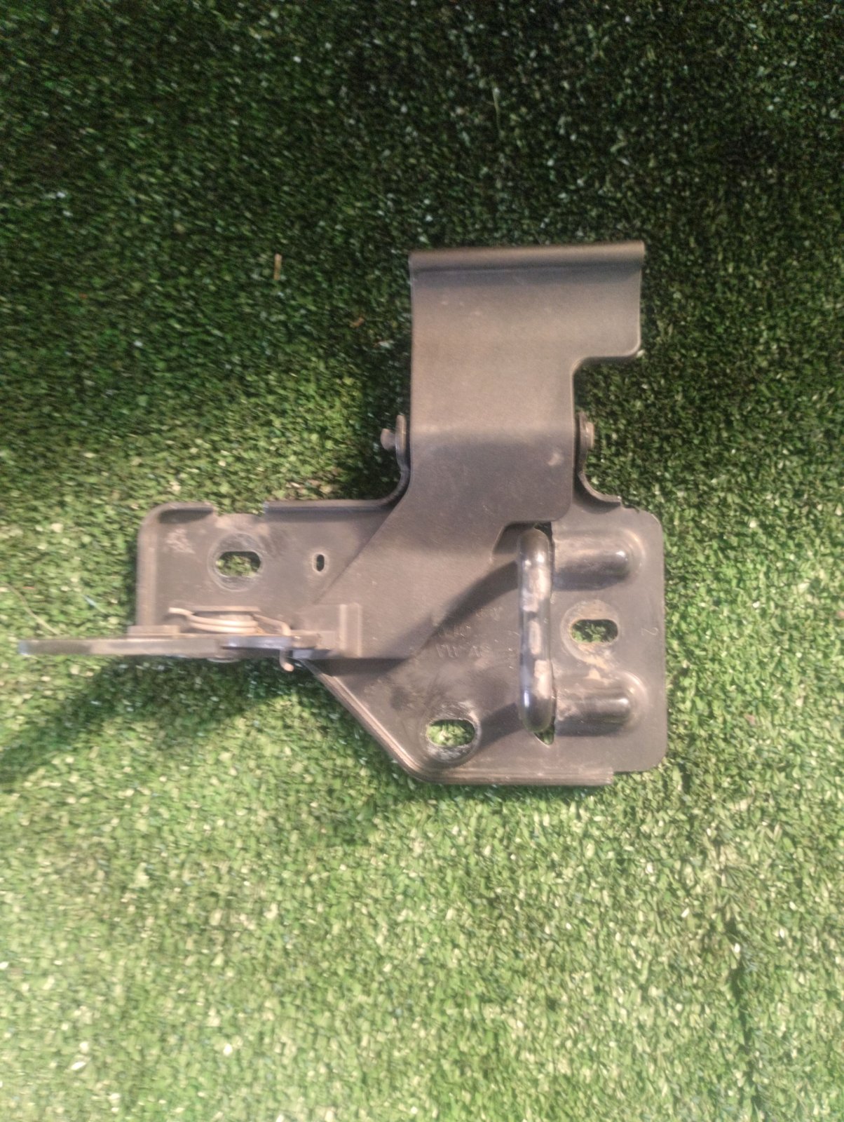 Зворотня частина замку капота Volkswagen Touareg I (2002-2010) 6Q0823480B