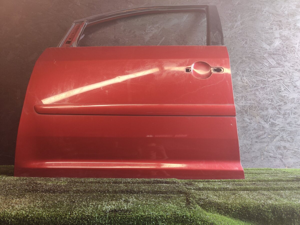 Двері передні ліві (Дефект подряпина) Volkswagen Touran I (2003-2010) 1T0831055AA