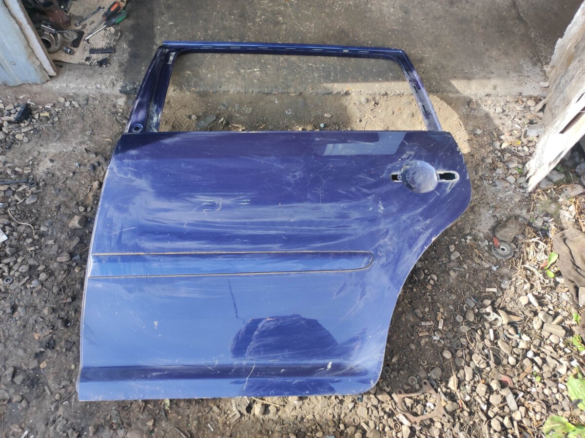 двері задні; двері задні, ліві; двері пасажирськи задні ліві Volkswagen Touran I (2003-2010) 1T0833055R