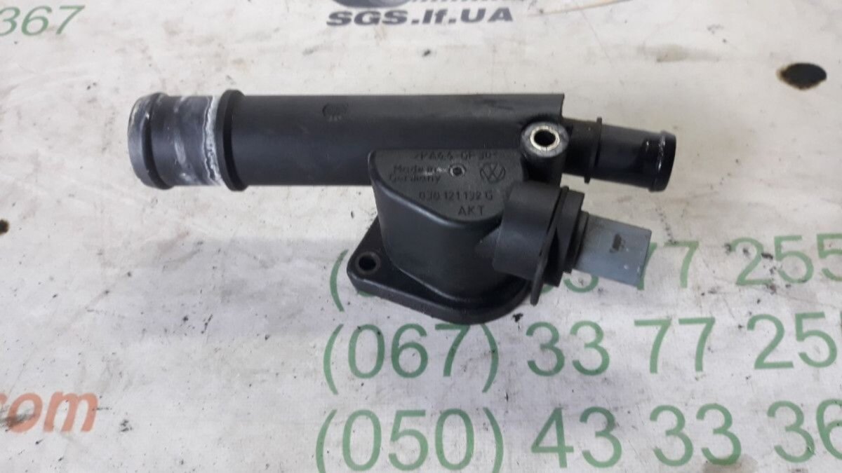 Фланець системи охолодження Volkswagen Touran I (2003-2010) 038121132G