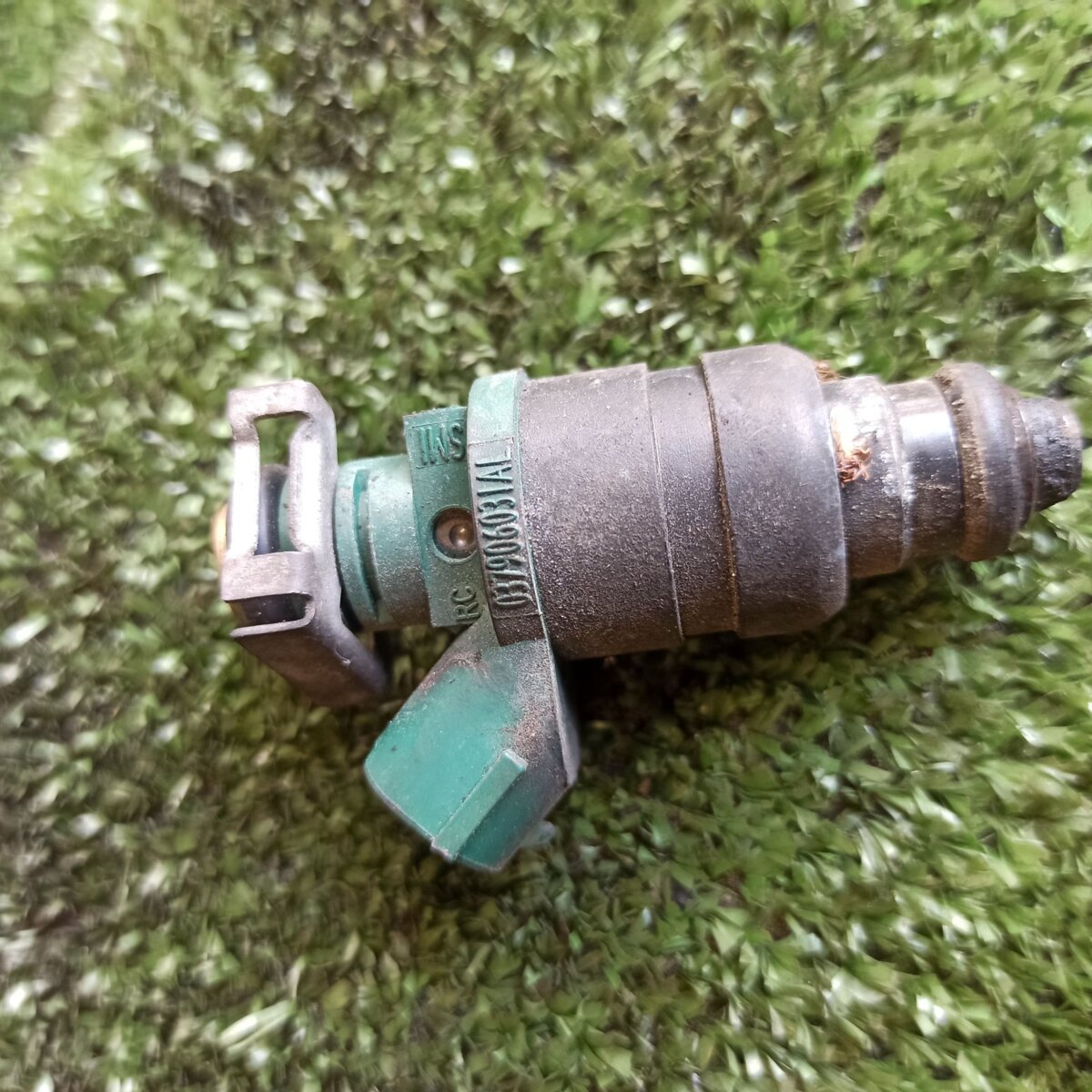 Форсунка Volkswagen Touran I (2003-2010) 037906031AL