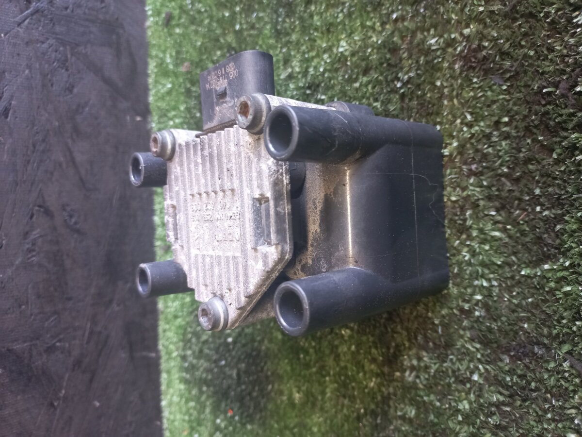 Котушка запалювання 1.6 MPI BGU Volkswagen Touran I (2003-2010) 032905106F