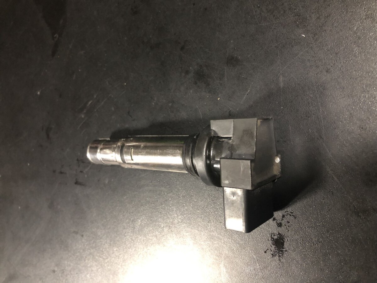 котушка запалювання Volkswagen Touran I (2003-2010) 036905715F