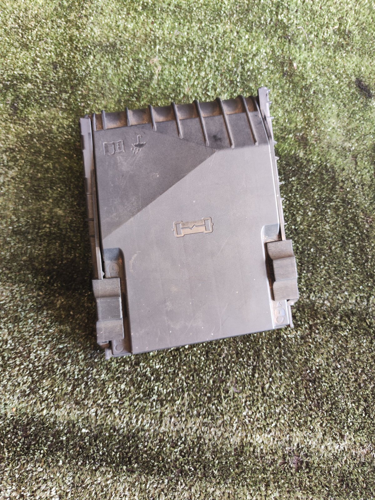 Кришка блока запобіжників Volkswagen Touran I (2003-2010) 1K0937132F