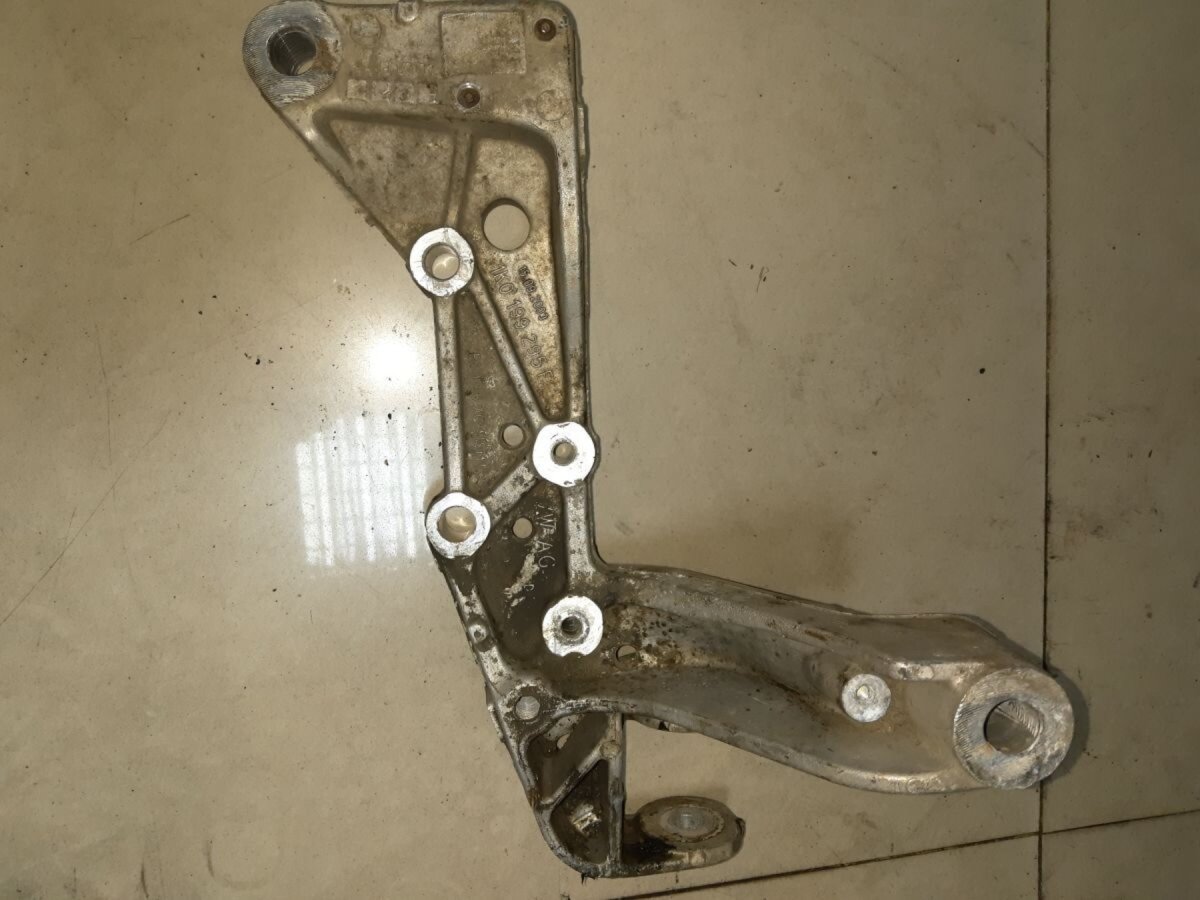 кронштейн передньої балки Volkswagen Touran I (2003-2010) 1K0199295F