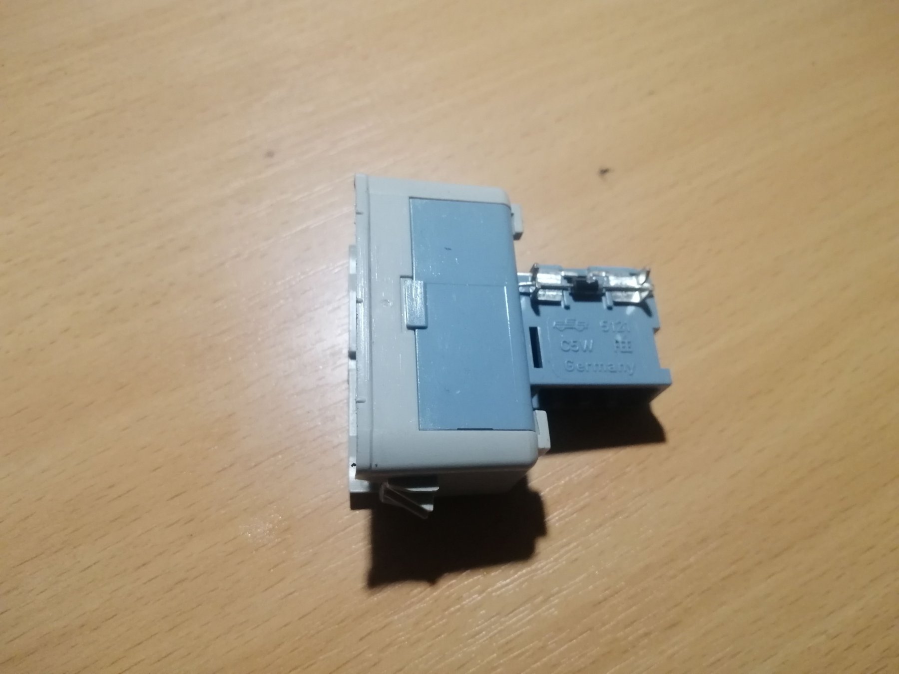 лампа підсвічування в двері, передньої правої Volkswagen Touran I (2003-2010) 6Q0947411