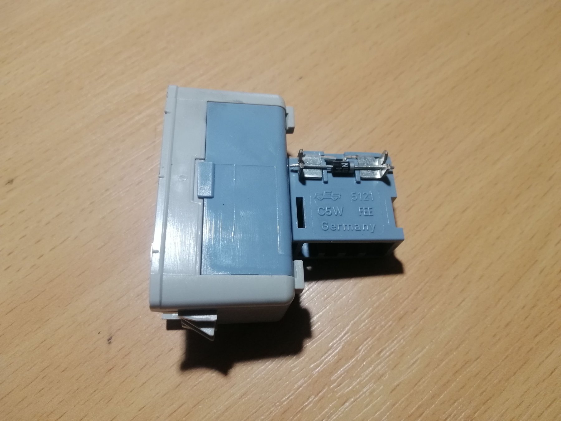 лампа підсвічування в двері, передньої правої Volkswagen Touran I (2003-2010) 6Q0947411C