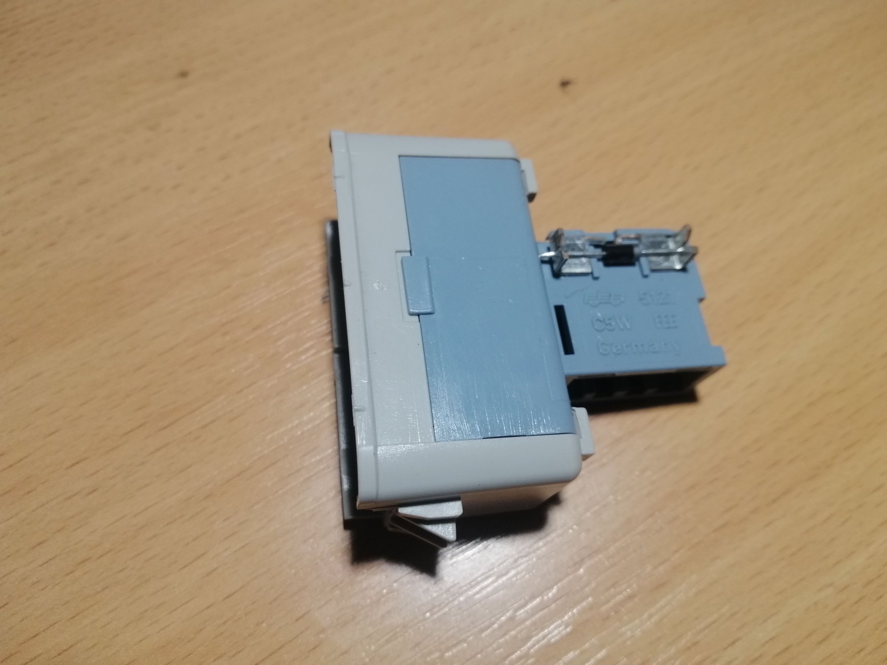 лампа підсвічування в двері, передньої правої Volkswagen Touran I (2003-2010) 6Q0947411C