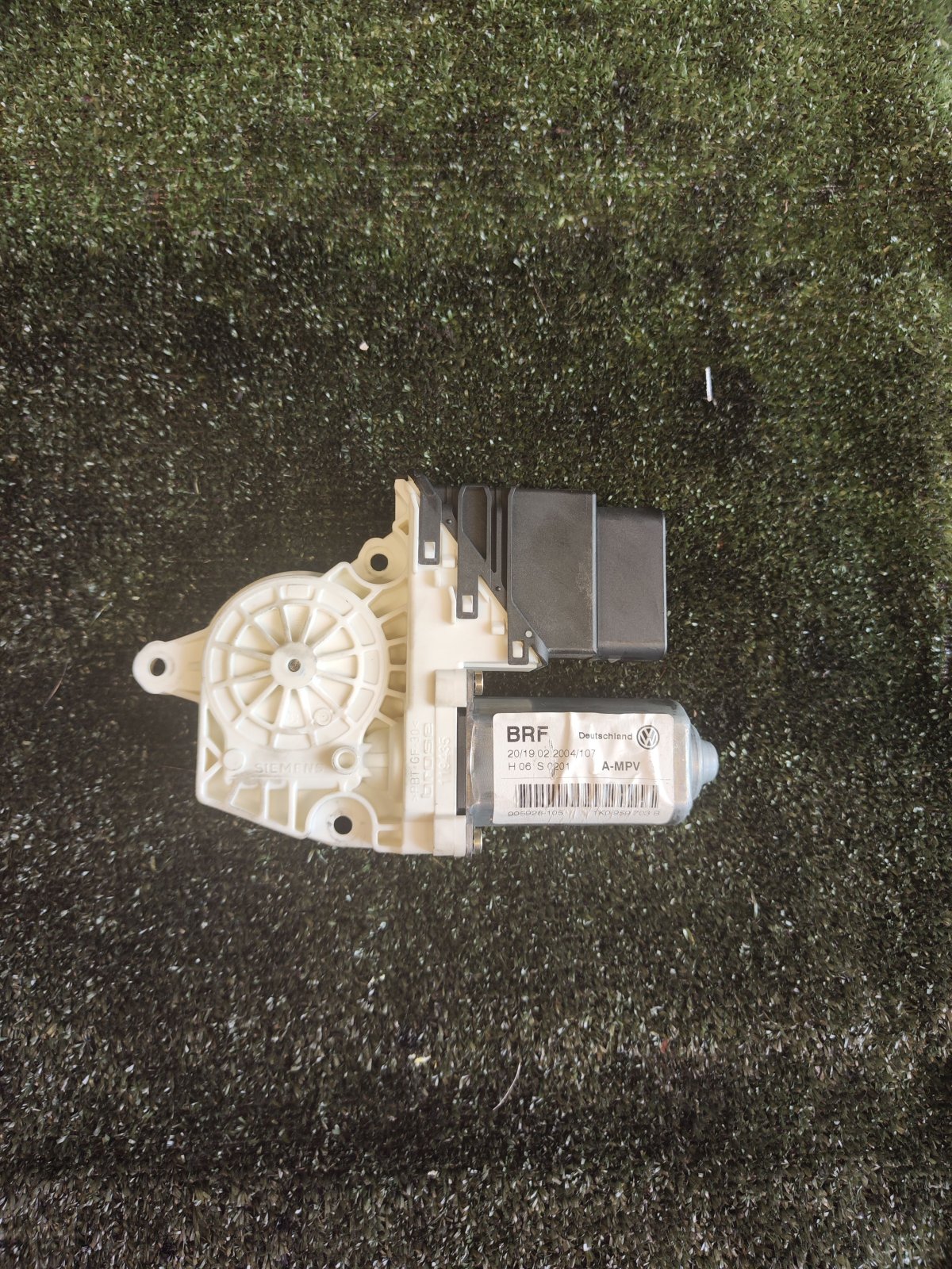 Моторчик склопідйомника  задн лів Volkswagen Touran I (2003-2010) 1K0959703B