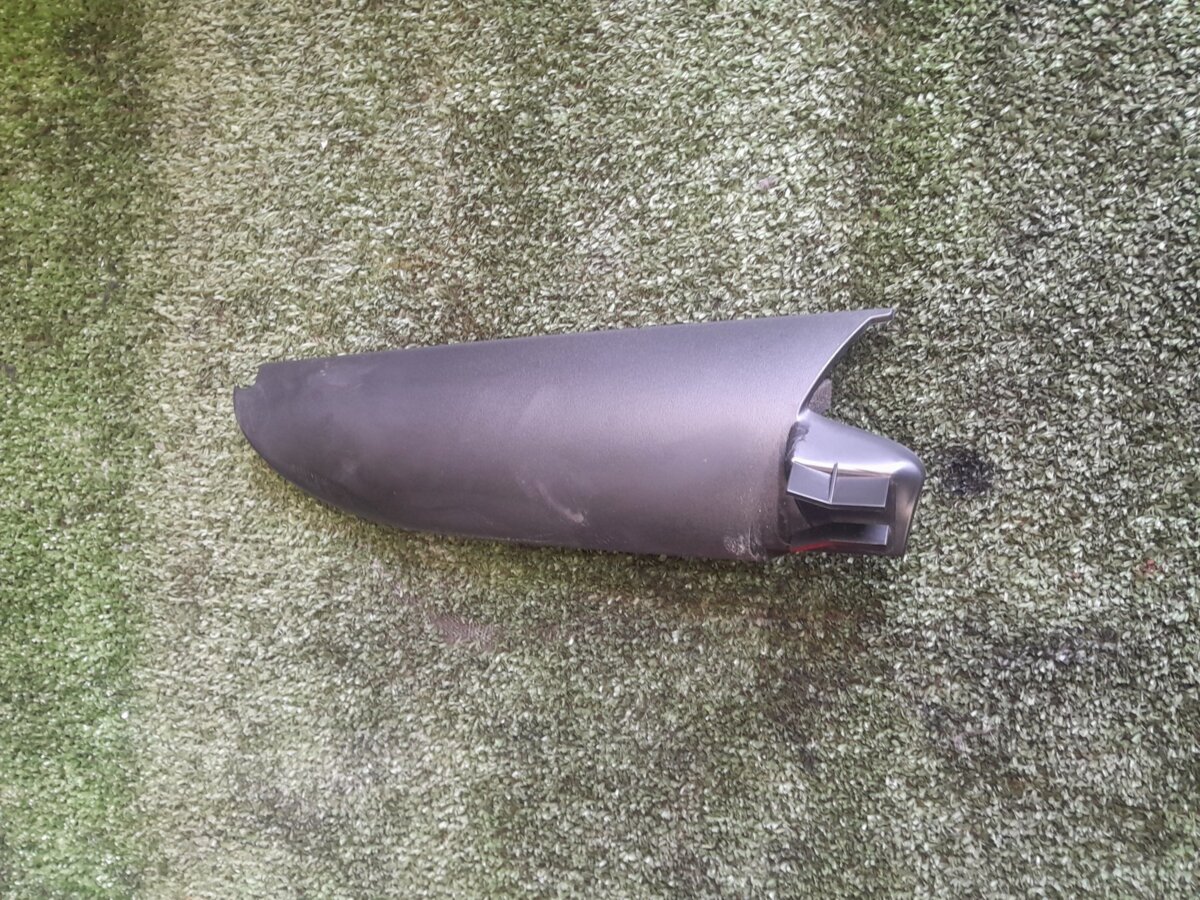 Накладка кріплення дзеркала (права) Volkswagen Touran I (2003-2010) 1T0837974B