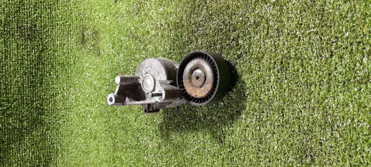 Натягувач ременя генератора Volkswagen Touran I (2003-2010) 03G903315A