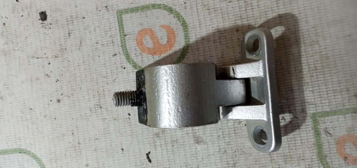 Петля багажника Volkswagen Touran I (2003-2010) 1J9827301