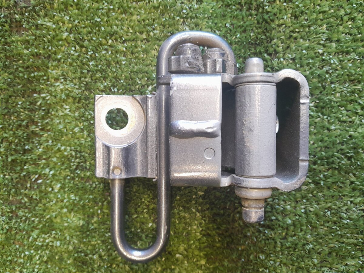 Петля дверей нижня задня права Volkswagen Touran I (2003-2010) 1T0833412A