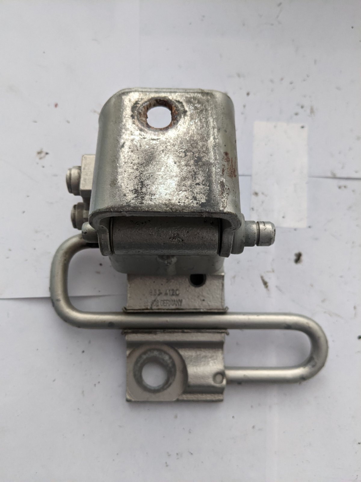 Петля двері права задня Volkswagen Touran I (2003-2010) 1T0833412C