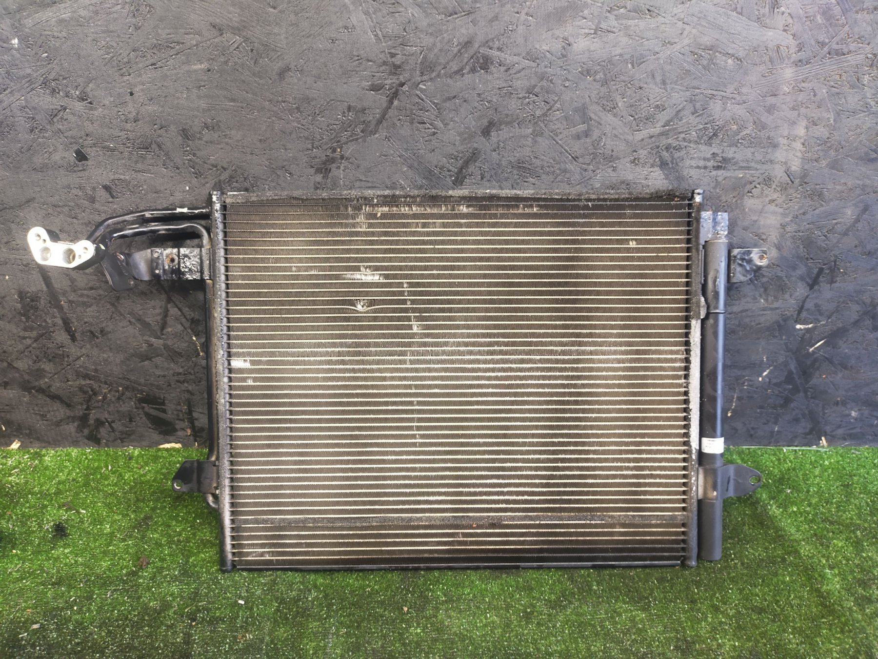 Радіатор кондиціонера Volkswagen Touran I (2003-2010) 1T0820411B