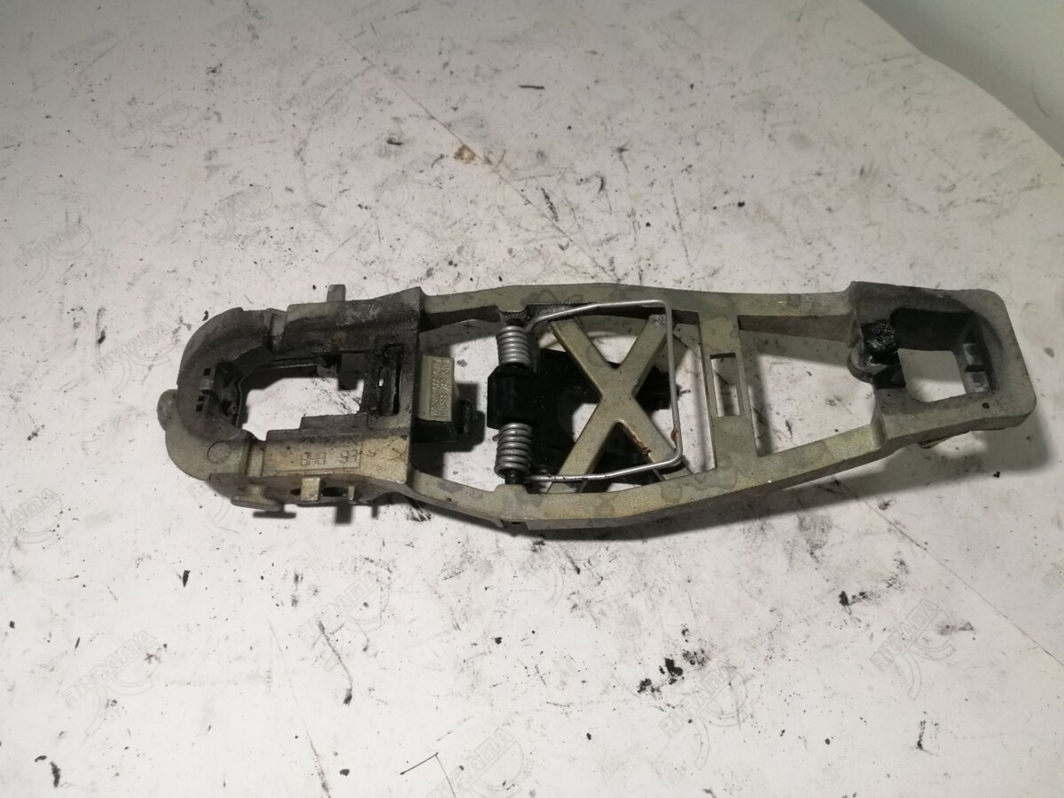Ручка двері наруж. перед лев vw touran 03-10 Volkswagen Touran I (2003-2010) 1T0837885